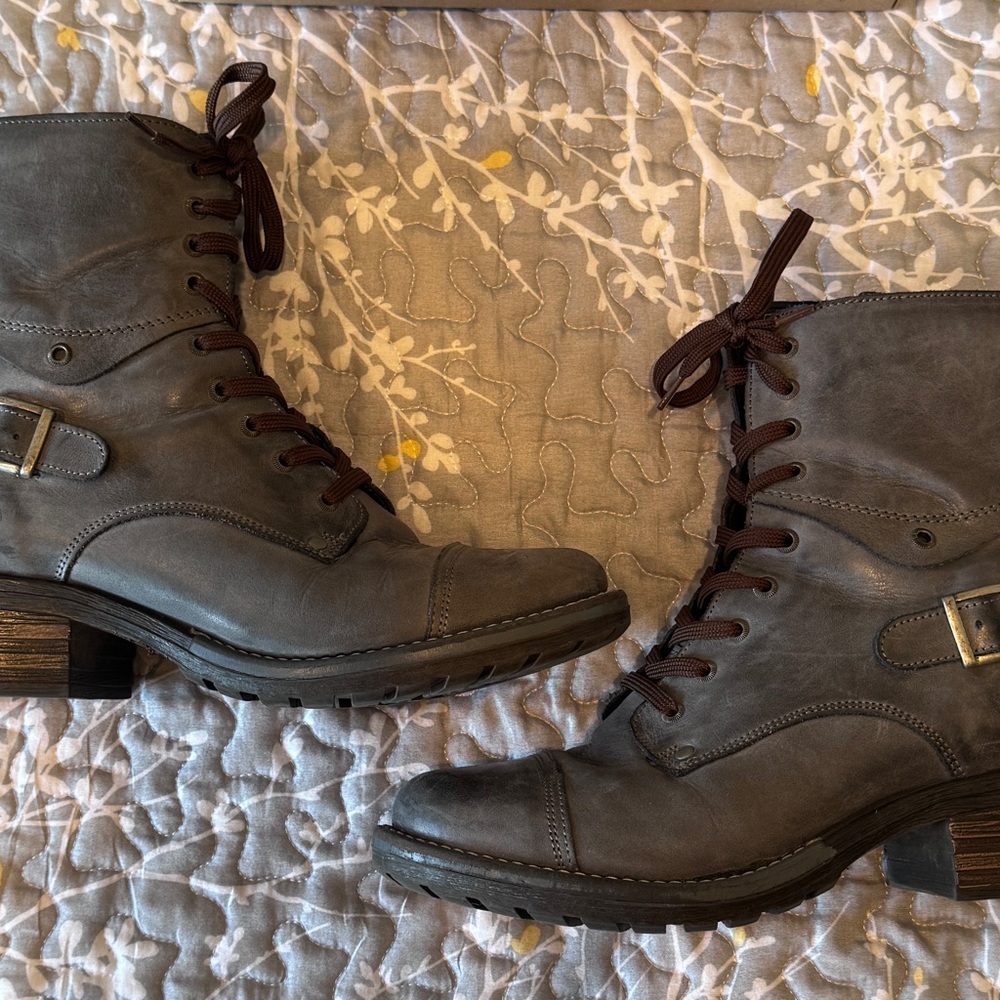 The Iconic Crave Boot from Taos in Steel grey leather - Picture 2 of 9